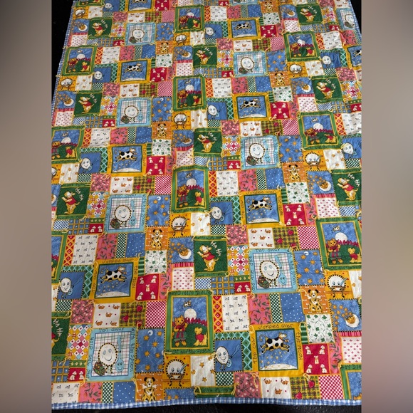 Baby quilt with a "Hey Diddle Diddle" nursery rhyme theme. - Picture 1 of 13